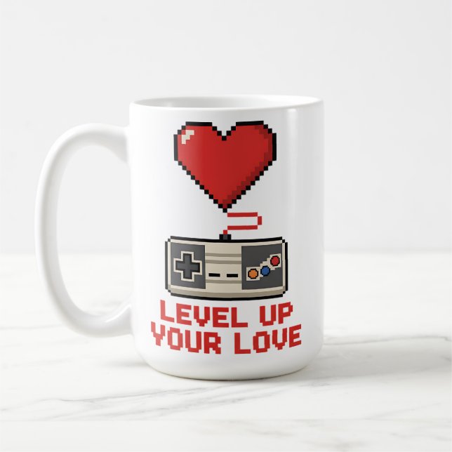 Erhöhe Deine Liebe, Retro-Pixel-Gaming-Design Kaffeetasse (Links)