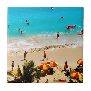 Erhöhte Ansicht eines Strandpanoramas in Waikiki,  Fliese
