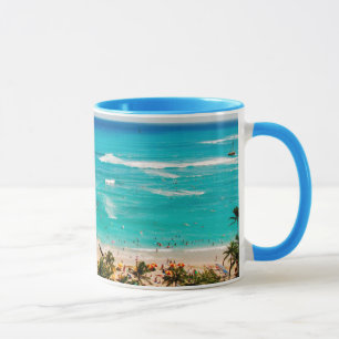 Erhöhte Ansicht eines Strandpanoramas in Waikiki,  Tasse