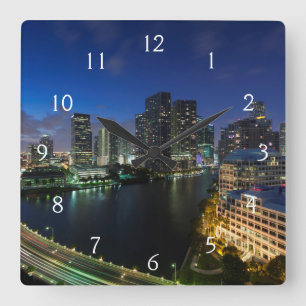 Erhöhte City-Skyline von Brickell Key Quadratische Wanduhr