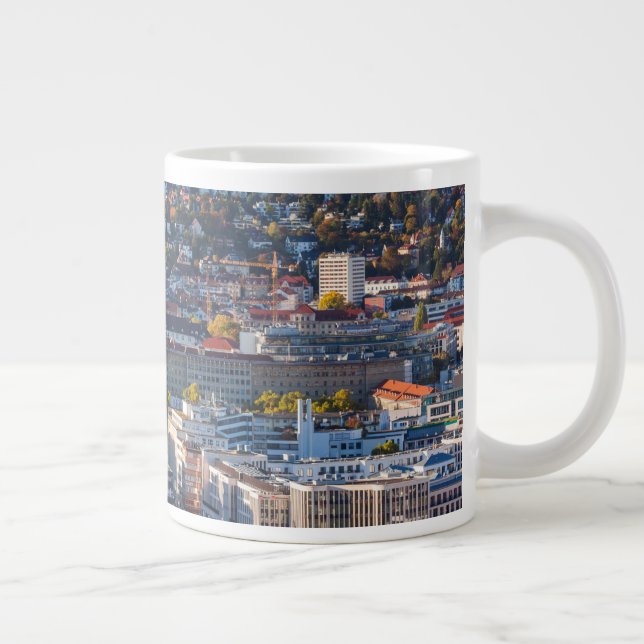 Erhöhte Stadtsicht von Stuttgart Jumbo-Tasse (Rechts)
