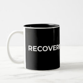 Erholter Optimist Minimalist Typografisch Schwarz  Zweifarbige Tasse