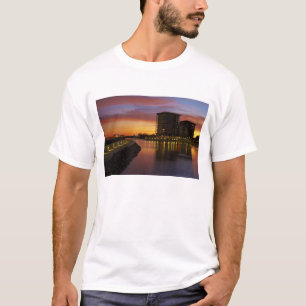 Erholungslager und Appartements bei Sonnenuntergan T-Shirt