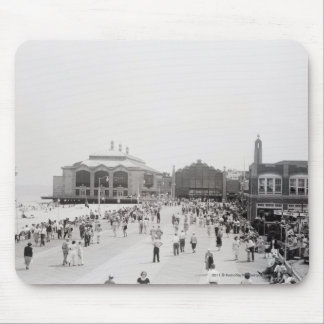 Erholungsorttouristen auf Esplanade Mousepad