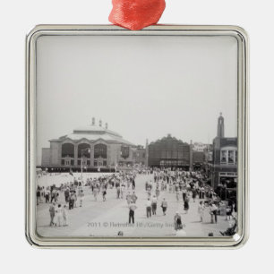 Erholungsorttouristen auf Esplanade Silbernes Ornament