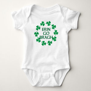 Erin gehen Bragh Kreis der Kleeblätter Baby Strampler