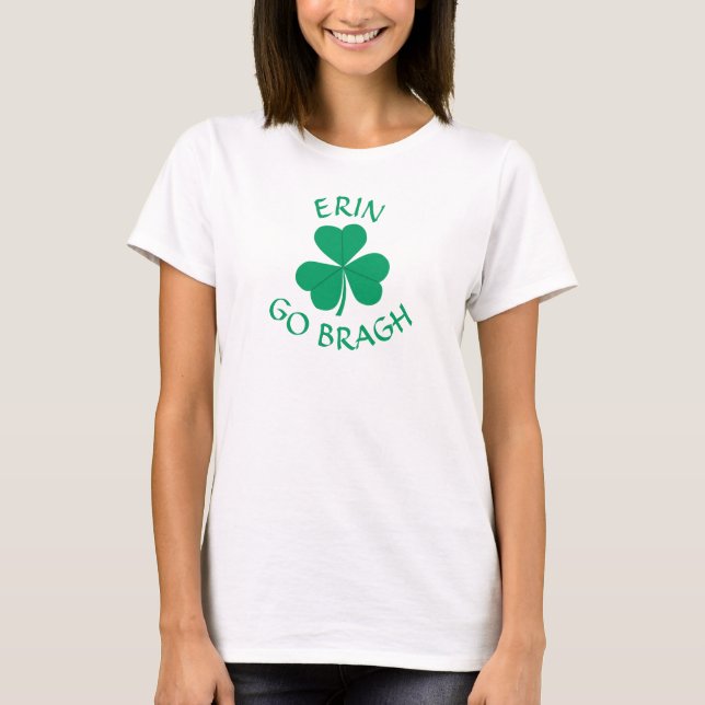 Erin Go Bragh Kleeblatt Green Curved Letter T-Shirt (Vorderseite)