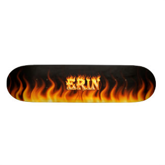 Erin Skateboard Feuer und Flammen Design.
