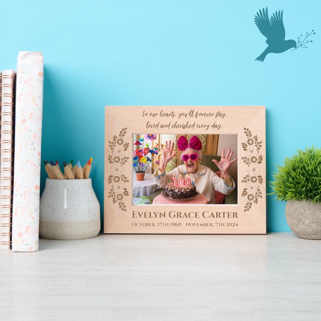 Erinnerung an personalisierte florale Gedenkstätte Geätzte Rahmen (Von Creator hochgeladen)