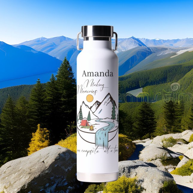 Erinnerungen für cooles Camping fügen Namen hinzu Trinkflasche (Von Creator hochgeladen)