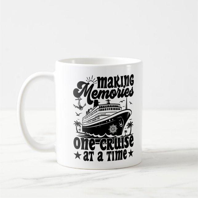 Erinnerungen in einer Kreuzfahrt Kaffeetasse (Links)