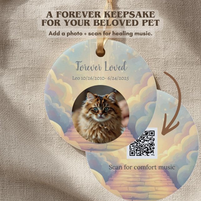 Erinnerungsschmuck für Haustiere mit QR-Code Traue Keramik Ornament (Customizable Rainbow Bridge pet memorial ornament with pet photo, name, dates, and a back QR code.)
