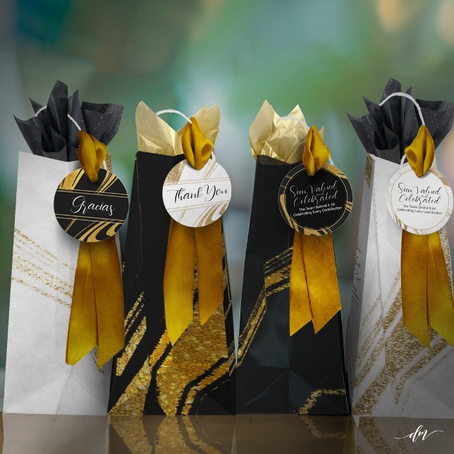 Erkennungsgeschenk-Anhänger Geschenkanhänger (Coordinating black and white gift bags with matching tags for elegant gift presentations.)
