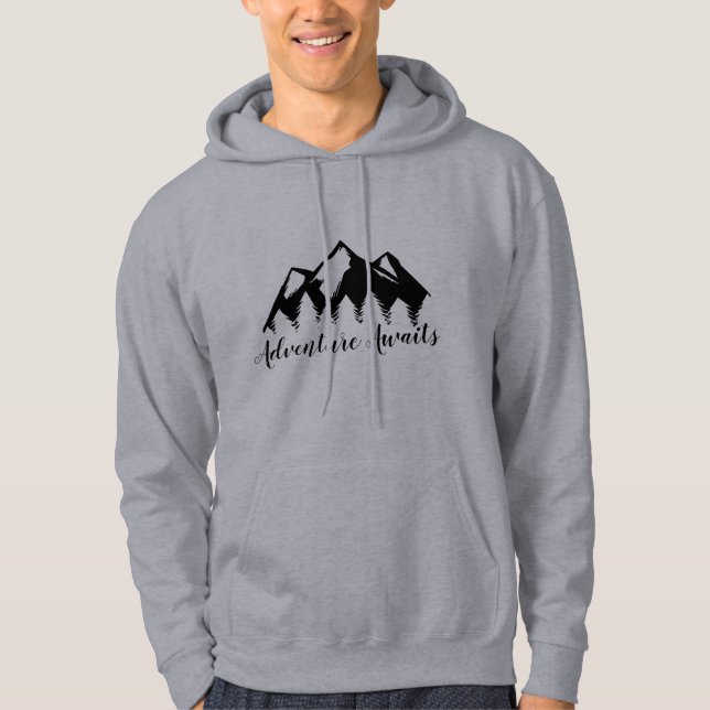 Erlebnis erwartet Berge und Waldbäume Hoodie (Vorderseite)