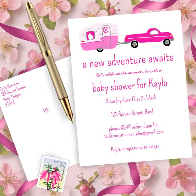 Erlebnis erwartet Niedliche Truck & Trailer BABY S Einladungspostkarte (Adventure Awaits Cute Pink Truck & Camp Trailer Custom BABY SHOWER Invitation Postcard Designer Card)