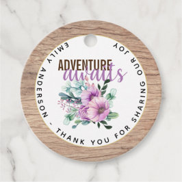 Erlebnis erwartet rustikale violette Blumen Babydu Geschenkanhänger