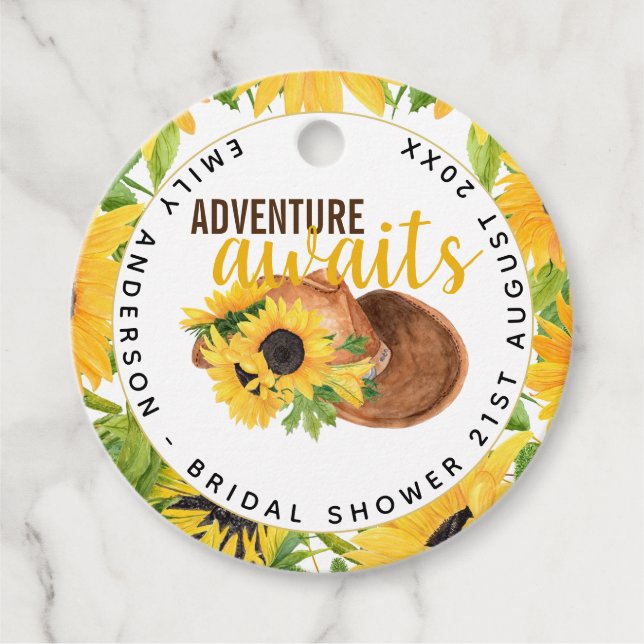 Erlebnis erwartet Rustikales Sonnenblumen-Brautpar Geschenkanhänger (Vorderseite)