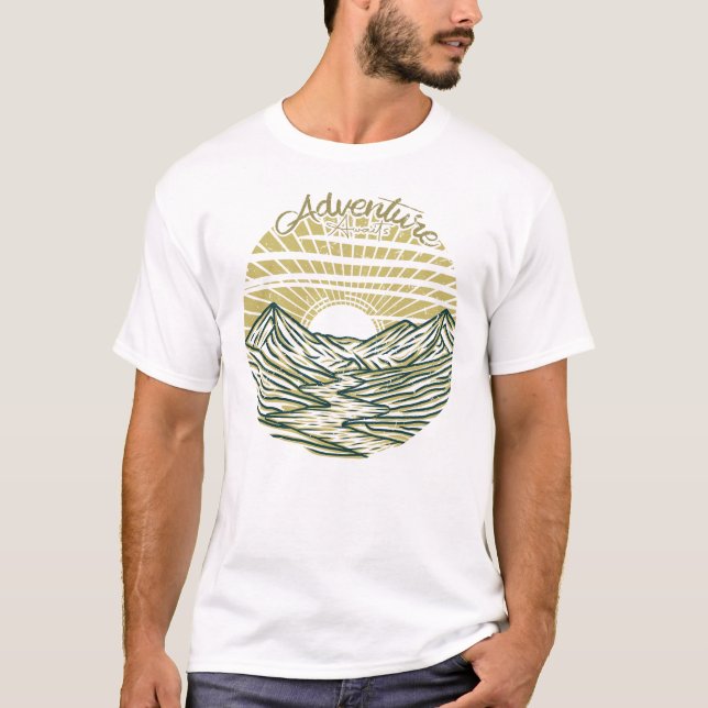 Erlebnis erwartet Vintager Berg mit Seebadestrand T-Shirt (Vorderseite)