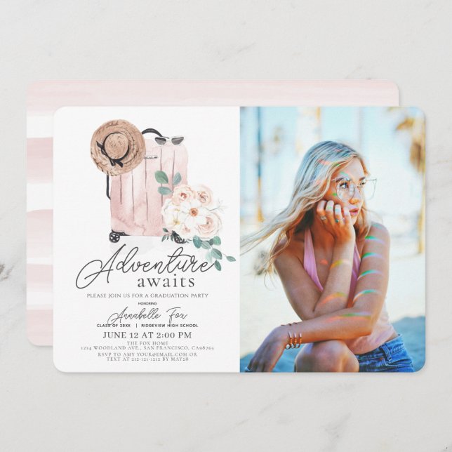 Erlebnis wartet Pink Suitcase Abschluss Foto Einladung (Vorne/Hinten)