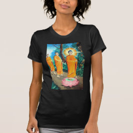 Erleuchtete Buddhisten in orangefarbenen Roben T-Shirt