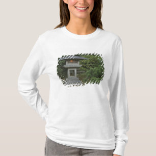 Erleuchtete Steinlaterne im Japanischen Garten T-Shirt