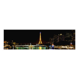 Erleuchteter Eiffelturm in Paris bei Nacht Fotodruck