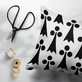 Ermine Pattern, mittelalterliches Muster, Schwarz  Dekokissen