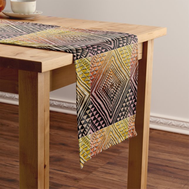 Ermutigen Sie kulturellen Stolz und heben Sie Ihre Kurzer Tischläufer (Von Creator hochgeladen)