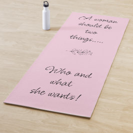 Ermutigung zur Yoga-Matte, starke Frau Yogamatte