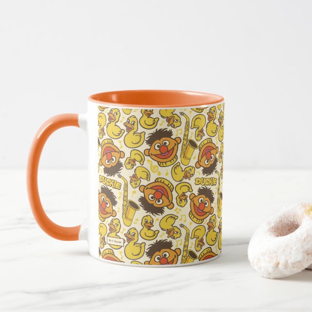 Ernie und Rubber Duckie Pattern Tasse (Mit Donut)