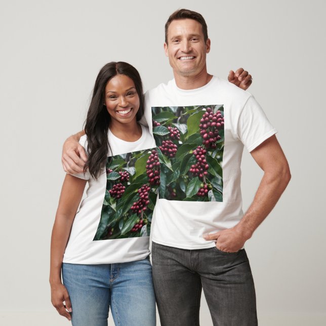 **"Ernte im Blut: Kaffeebohnen auf dem Baum"** T-Shirt (Unisex)