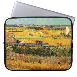 Ernte in La Crau mit Montmajour im Hintergrund Laptopschutzhülle