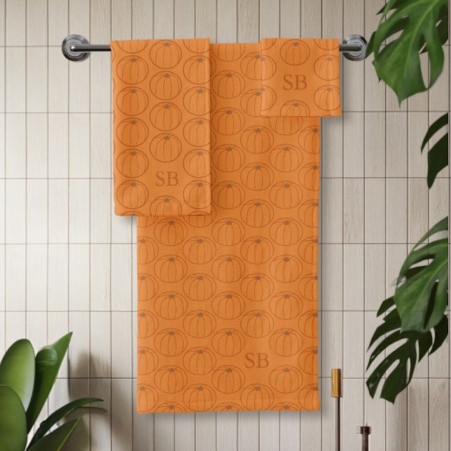 Erntedank Pumpkin Pattern Monogram Badhandtuch Set (A fun pumpkin pattern bath towel set perfect for your fall bathroom. Just add your initials)