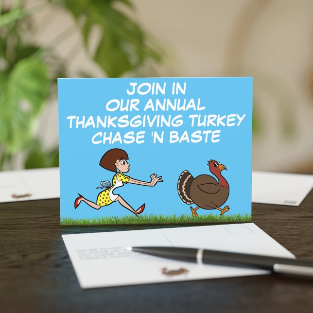 Erntedank Türkei Chase und Baste Party Postkarte (Chasing turkeys this Thanksgiving? A fun postcard to send to invite all your friends)