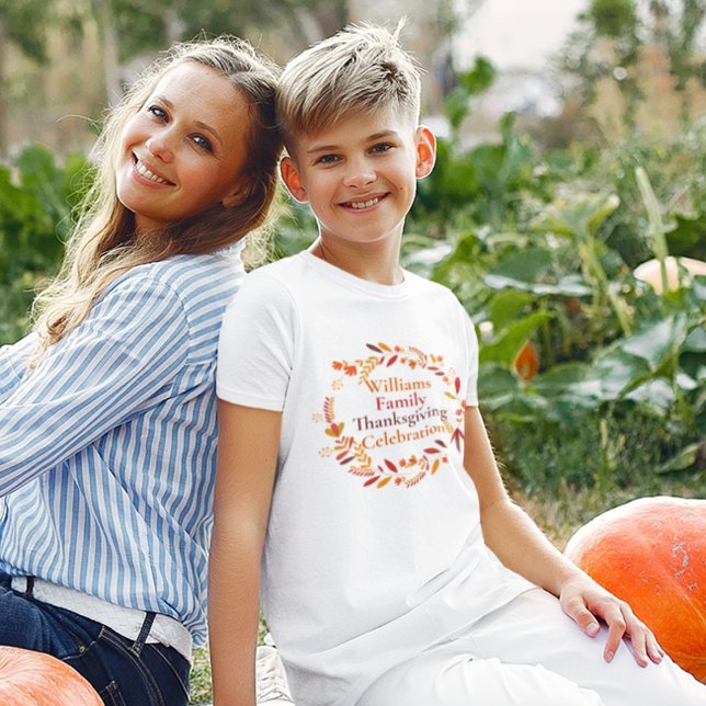 Erntedank Wreath Custom Family Wiedersehen Kids T-Shirt (Von Creator hochgeladen)