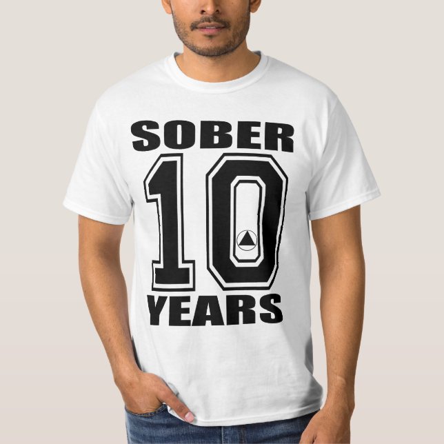Ernüchtern Sie 10 Jahre schwärzen auf Weiß, T-Shirt (Vorderseite)