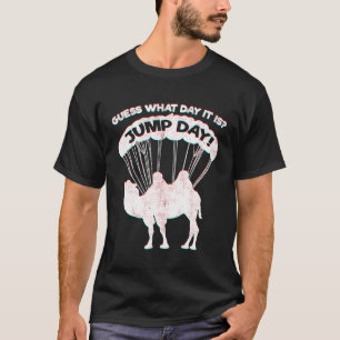 Errate, Welcher Tag Es Ist Sprungtag Kamel Mit Fal T-Shirt