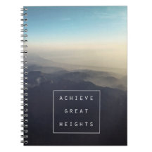 Erreichen Sie das SpiralNotebook mit großen Höhen