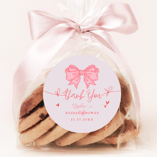 Errötendes Rosa Schleife Sie macht den Knoten Brau Runder Aufkleber