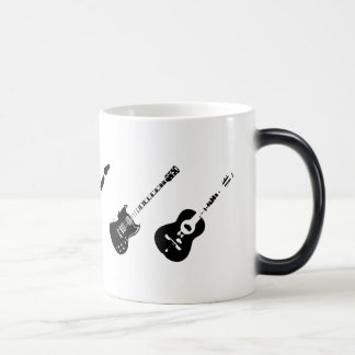 Erscheinende Gitarren, die Tasse verwandeln