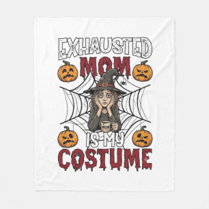 Erschöpfte Mutter ist Kostüm Halloween Hexe Kaffee Fleecedecke