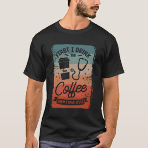 Erst trinke ich den Kaffee dann Rettete ich Caffei T-Shirt