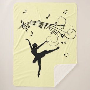 Erstaunliche Ballerina tanzt mit gelber Musik Sherpadecke