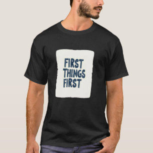 Erstaunliches First Things First Emblem Outfit T-Shirt