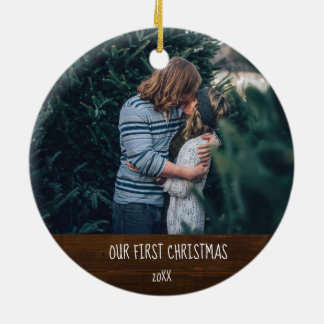 Erste frohe Weihnachten Rustic Wood Typografie Keramik Ornament
