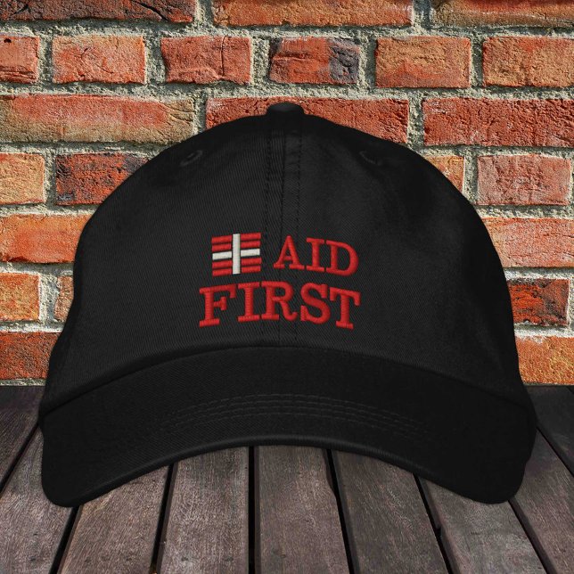 Erste Hilfe bestickt Trucker hat Red / B|ack Bestickte Baseballkappe (Von Creator hochgeladen)