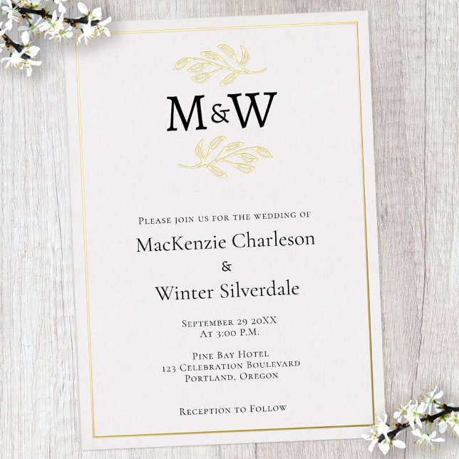 Erste Hochzeitcouple Monogram Minimalistisch Folieneinladung (Modern gold foil wedding invitation with couple monogram initials and botanical leaf line art)