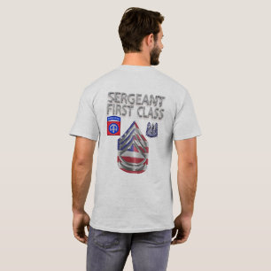 Erste Klasse für Sergeant Im Flugzeug 82. T-Shirt