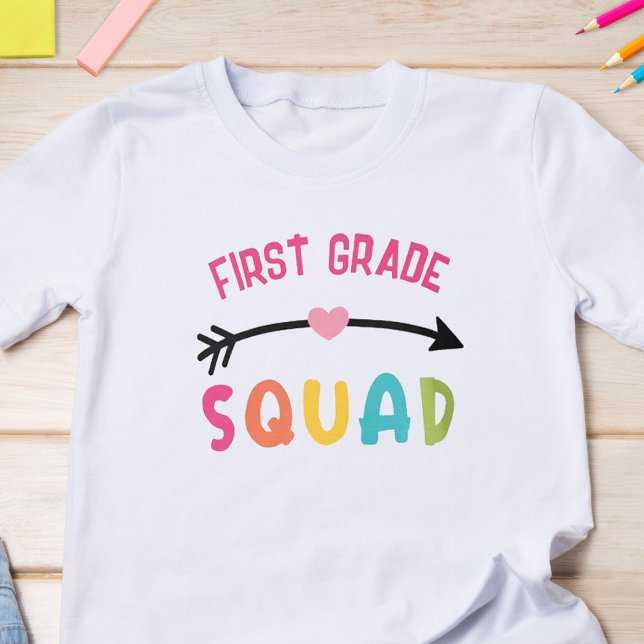 Erste Klasse Squad School T-Shirt (Start the school year off with some fun with this cute back to school t-shirt.)