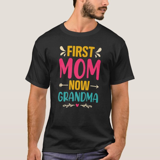 Erste Mama jetzt Oma Apparel T-Shirt (Vorderseite)